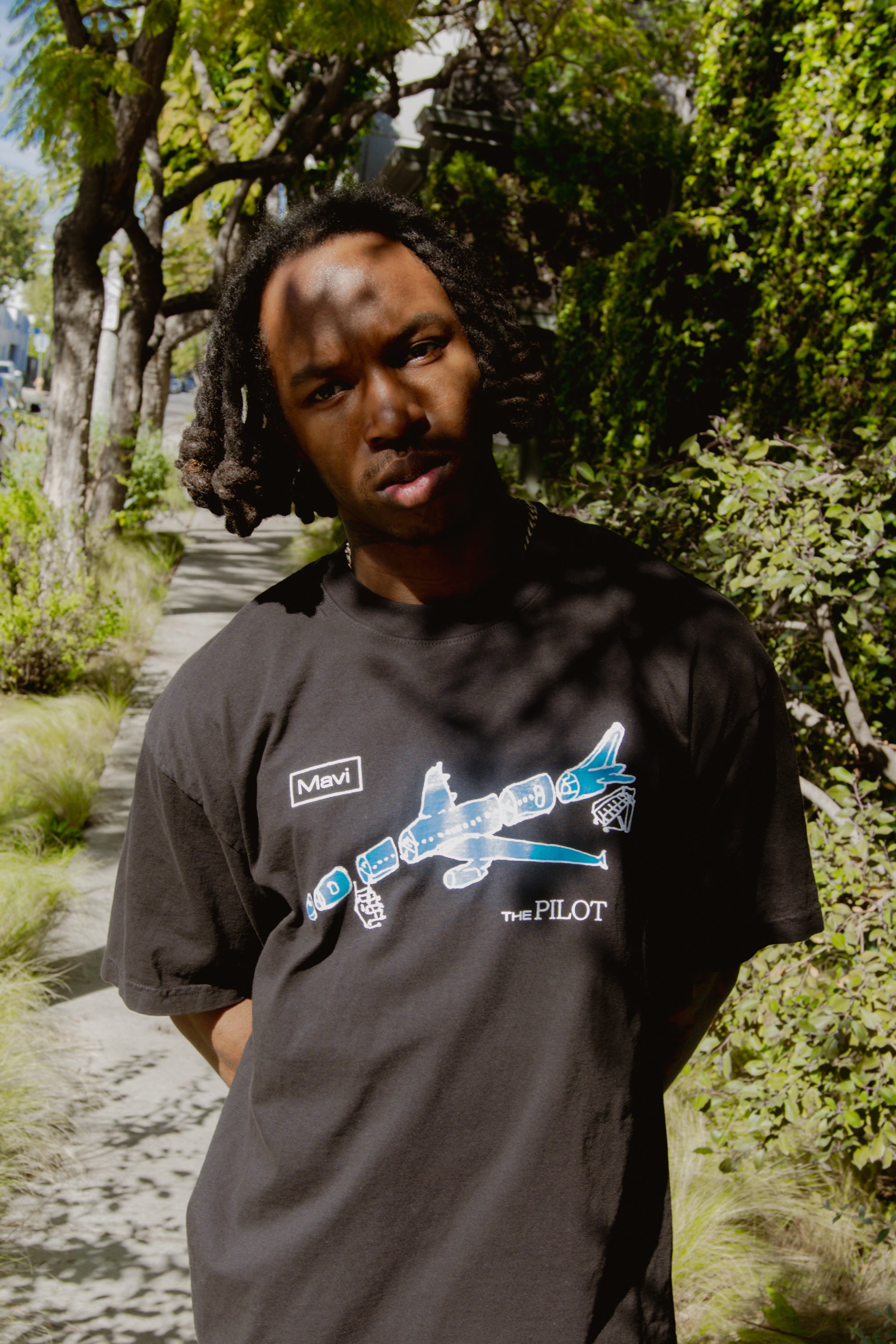 maviblacktshirt.jpg?v=1773281422